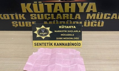 Kütahyada yakalanan iki firari uyuşturucu satıcısından biri tutuklandı