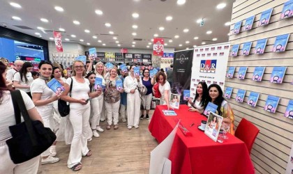 Mardin Mallda yazar Duman, okurlarıyla buluştu