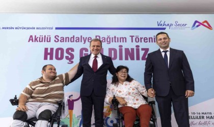 Mersinde 50 özel bireye akülü sandalye dağıtıldı