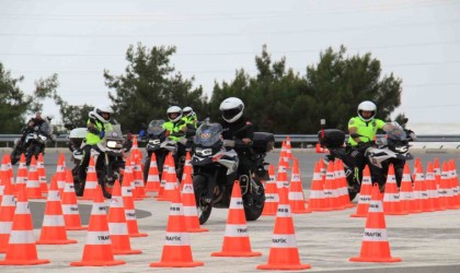 Motosikletli trafik polis timleri sertifikalarını aldı