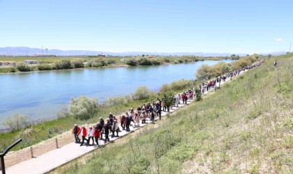 Muşta düzenlenen gençlik yürüyüşüne 1071 genç katıldı