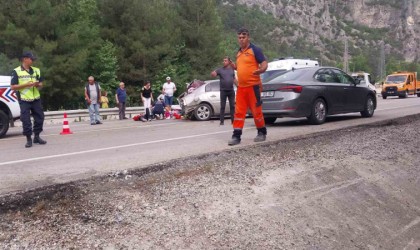 Otomobil bariyere çarptı: 4 aylık bebek hayatını kaybetti, 2 kişi yaralandı