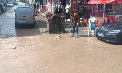 Özalpte sağanak ve dolu yağışı