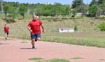 Özel sporcular atletizm yarışmasında ter döktü