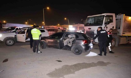 Polisin dur ihtarına uymayan sürücü ile polis arasındaki kovalamaca kamerada