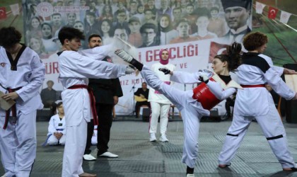 Rizede 19 Mayıs Atatürkü Anma Gençlik ve Spor Bayramı kutlandı