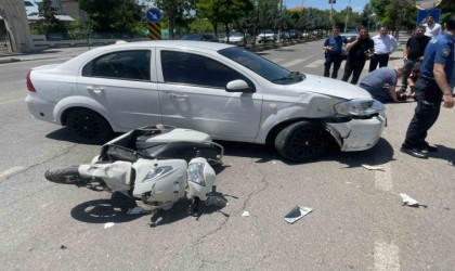 Siirtte otomobilin çarptığı motosiklet sürücüsü yaralandı