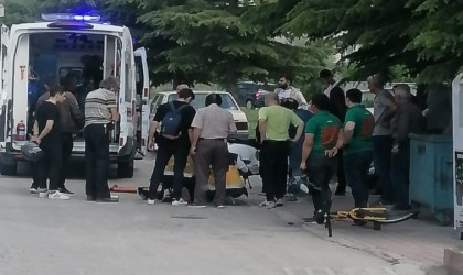 Tavşanlıda motosiklet ile bisiklet çarpıştı: 3 yaralı