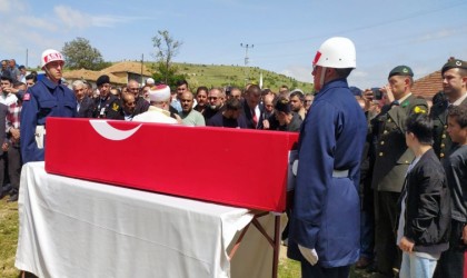 Trafik kazasında hayatını kaybeden Uzman Çavuş son yolculuğuna uğurlandı