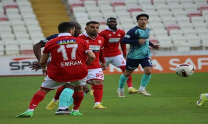 Trendyol Süper Lig: Sivasspor: 1 - Kayserispor: 1 (İlk yarı)