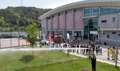 Türkeli Acil Durum ve Afet Yönetimi Bölümü öğrencilerine yangın eğitimi