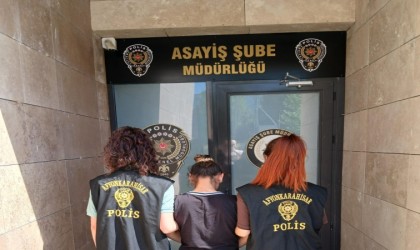 1 yıl 8 ay hapis cezası ile aranan şahıs polis takibiyle yakalandı