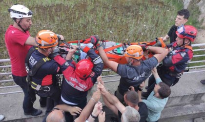 10 metre yüksekten düşen epilepsi hastası şahsın yardımına itfaiye ekipleri yetişti