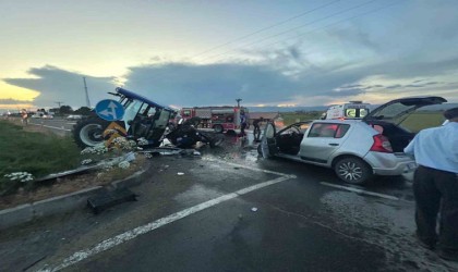 Ağrıda traktör otomobille çarpıştı: 4 yaralı