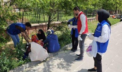 Ağrıda YKS adaylarına kahvaltı ikramı ve kalem toplama kampanyası