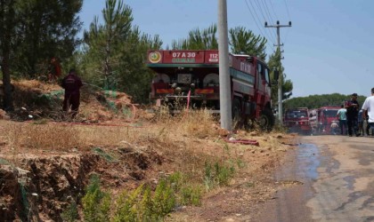 Antalyada çıkan orman yangını ekipler ve vatandaş işbirliğiyle söndürüldü