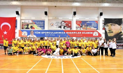 Antalyada veteranlar badminton şenliği başladı