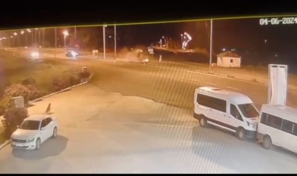 Ardahanda önündeki araca çarpan otomobil böyle takla attı: 2 yaralı