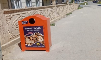 Bayburtta bayat ekmek toplama kutuları yerleştirildi