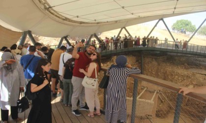 Bayram tatilinde Göbeklitepeye ziyaretçi akını