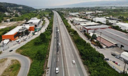 Bayram trafiğine yakalanmak istemeyenler Anadolu Otoyolunda akıcı yoğunluk oluşturdu