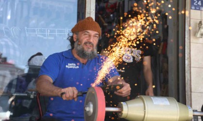 Bıçak bileyicilerin Kurban Bayramı mesaisi sürüyor