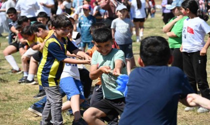 Bilecikte binlerce çocuk unutulmaya yüz tutmuş oyunları hep birlikte oynadı