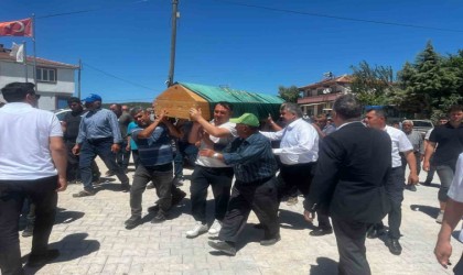 Boğularak ölen anne ve oğlu son yolculuğuna uğurlandı