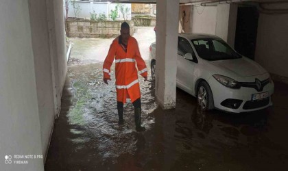 Burdurda fırtına bir anda geldi, evlerin çatıları uçtu, yangın ve su baskınları oluştu