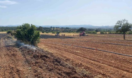 Çanakkalede tarım alanında başlayan yangına havadan ve karadan müdahale ediliyor