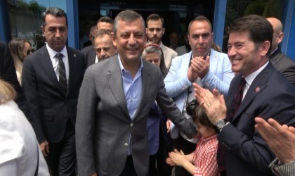 CHP Genel Başkanı Özel, Rizedeki Çay Mitingine katılmak için Trabzona geldi