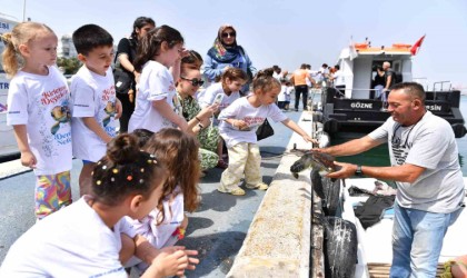 Çocuklara uygulamalı deniz temizliği eğitimi verildi