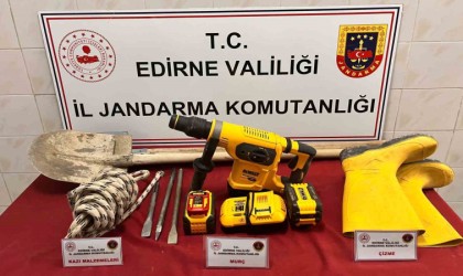 Edirnede kaçak kazı yapan şüpheli suçüstü yakalandı