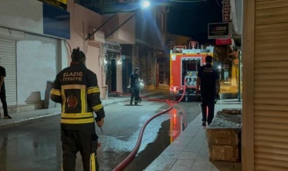 Elazığda pansiyon yangını: 2 itfaiye personeli dumandan etkilendi