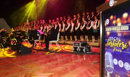 Erzincanda farklı meslek gruplarından insanların bir araya geldiği “Kardeşlik Korosu” ilk konserini verdi