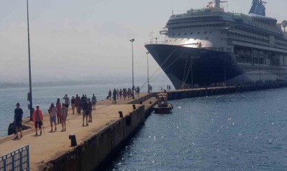 İngilizler ‘Marella Discovery ile Alanya Limanına demirledi