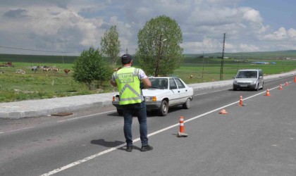 Karsta güvenlik ve trafik uygulamaları sürüyor