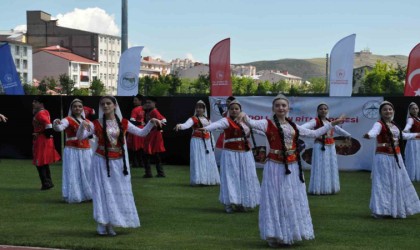 Karsta halk oyunları rüzgarı esti