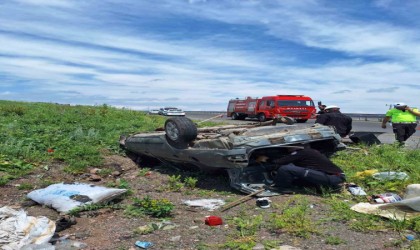 Karsta trafik kazası 1i ağır 2 yaralı