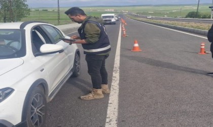 Karsta trafik uygulamaları sürüyor