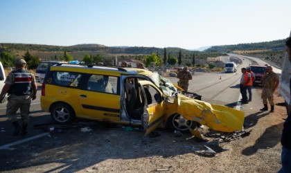 Kiliste hafriyat kamyonu ticari taksi ile çarpıştı: 2 ölü, 8 ağır yaralı