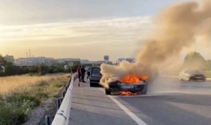 Konyada otomobil alev alev yandı