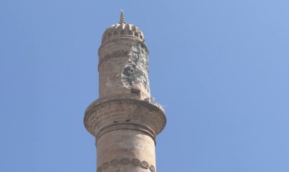 Mardinde minareye yıldırım düştü