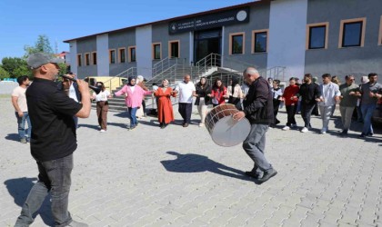 Milli sporcu Sibel Oruç, Ağrıda davul zurnayla karşılandı