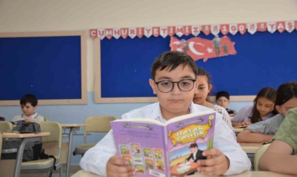 Minik Ahmet 4 yılda 5 bin 10 kitap okudu