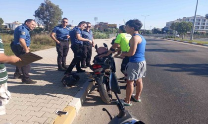 Motosiklet, köprü bariyerine çarptı: 2 yaralı