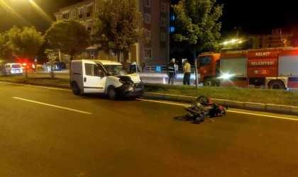 Motosikletle hafif ticari araç çarpıştı, motosiklet sürücüsü hayatını kaybetti