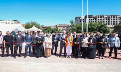 Muşta el emeği göz nuru ürünler sergilendi