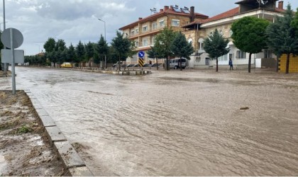 Nevşehirde sağanak sele neden oldu, tarım arazileri sular altında kaldı