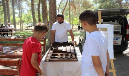 Niğdede 61 çocuk koruyucu aile ile sevgisiyle büyüyor